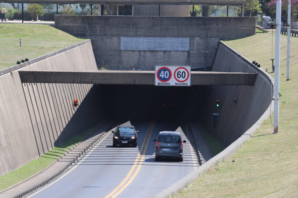 alt="Túnel Subfluvial de Paraná, capital de Entre Ríos, donde la desocupación en el cuarto trimestre de 2025 se mantuvo más estable"