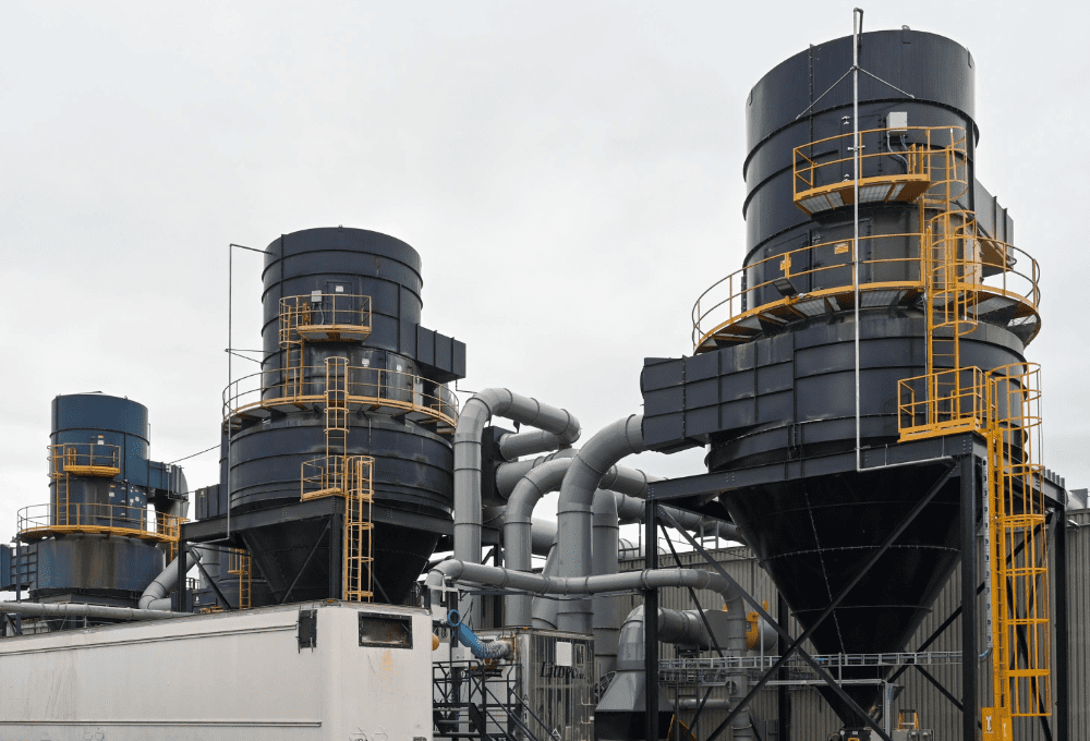 alt="Sistema de captación de partículas de madera similar al que opera en la planta de Egger en Concordia, cuyo fallo transitorio en diciembre de 2025 derivó en el conflicto ambiental con Egger en Concordia que movilizó a vecinos de Las Tejas y Villa Adela"