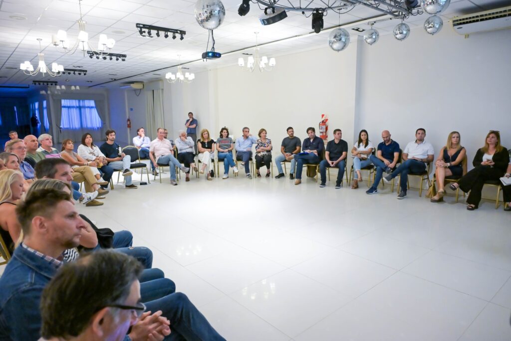 alt="Reunión partidaria en el contexto de la crisis en el PJ de Entre Ríos"