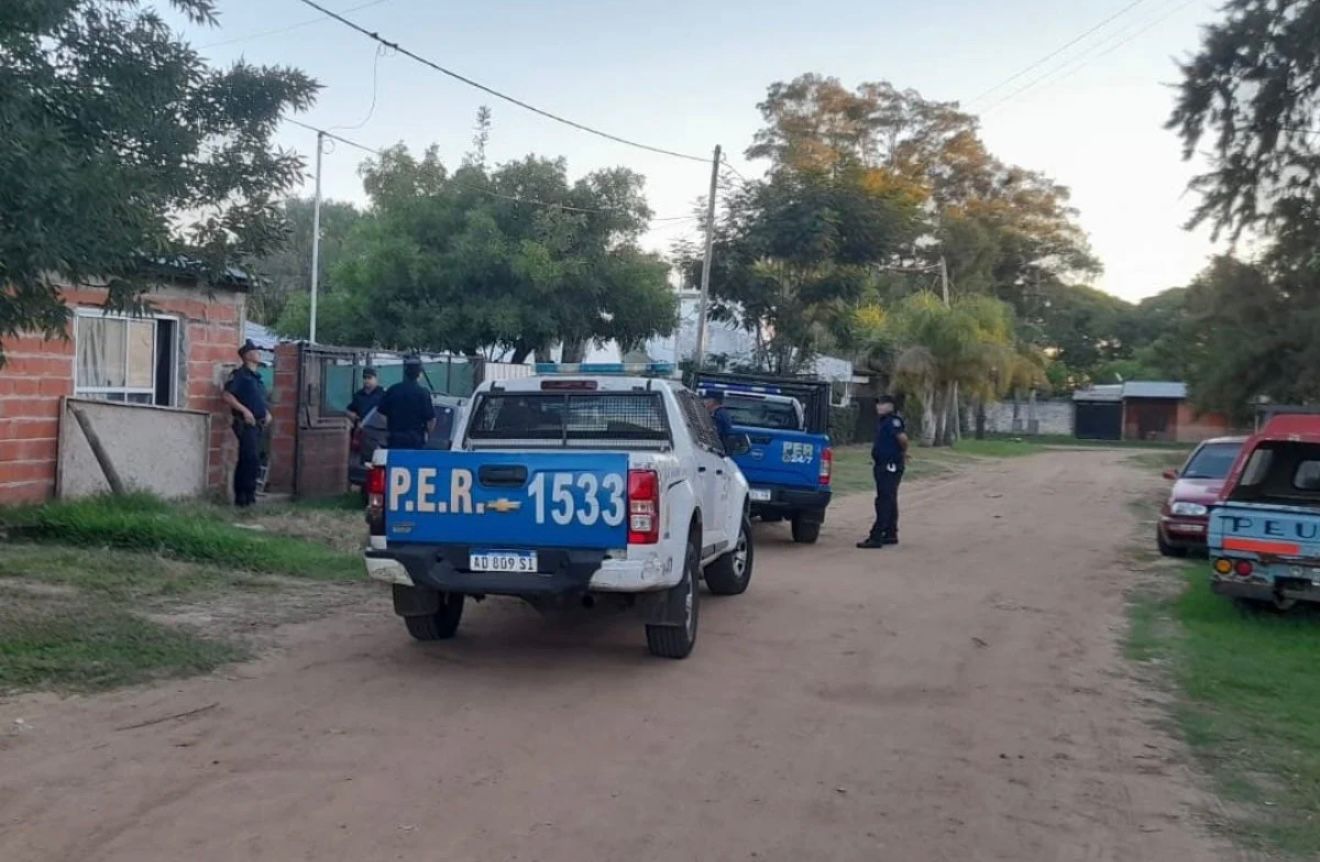 alt="Policía realiza un allanamiento tras el operativo por el robo en el Corralón Municipal de Concordia"