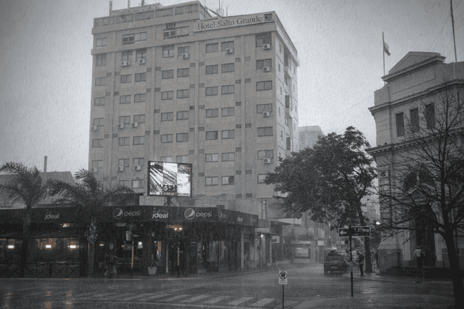 alt="Cielo tormentoso sobre Concordia durante alerta amarilla por tormentas en Entre Ríos"