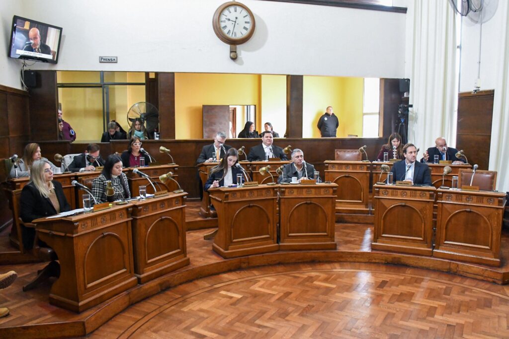 alt="Recinto del Concejo Deliberante de Concordia donde se aprobó la Emergencia Ambiental que habilitó el contrato de recolección de residuos con Vitsa"