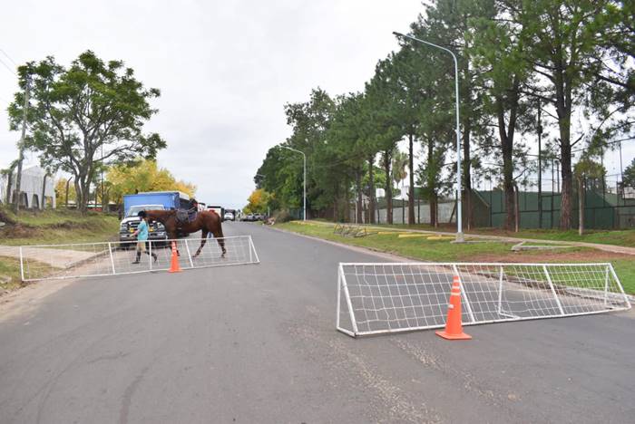 alt="corte de tránsito en las inmediaciones del predio donde se realiza el Concurso Hípico en Concordia"