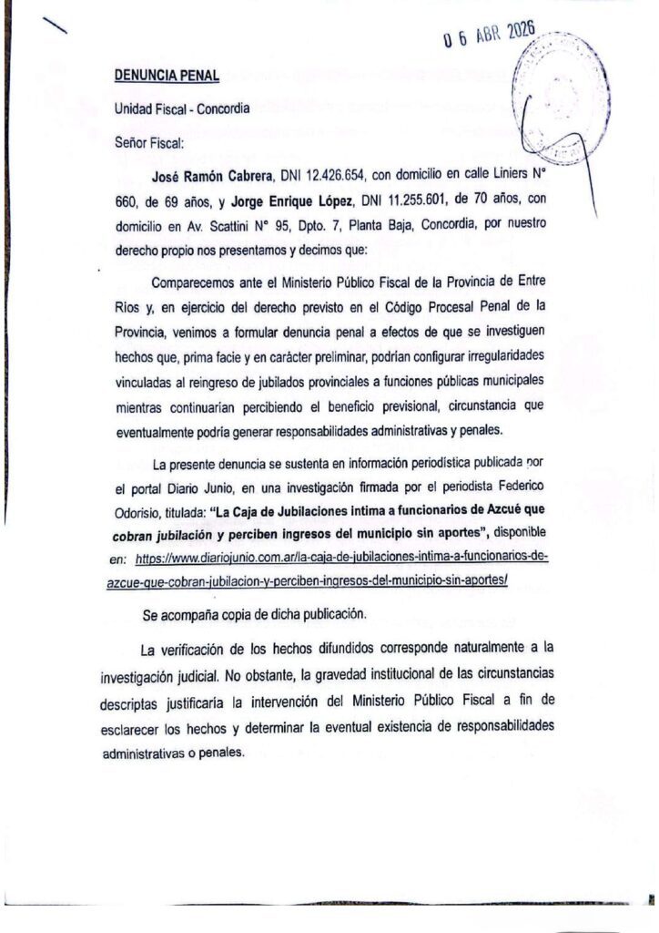alt="Documento de denuncia penal sobre jubilaciones de funcionarios municipales en Concordia con sello de la Fiscalía"