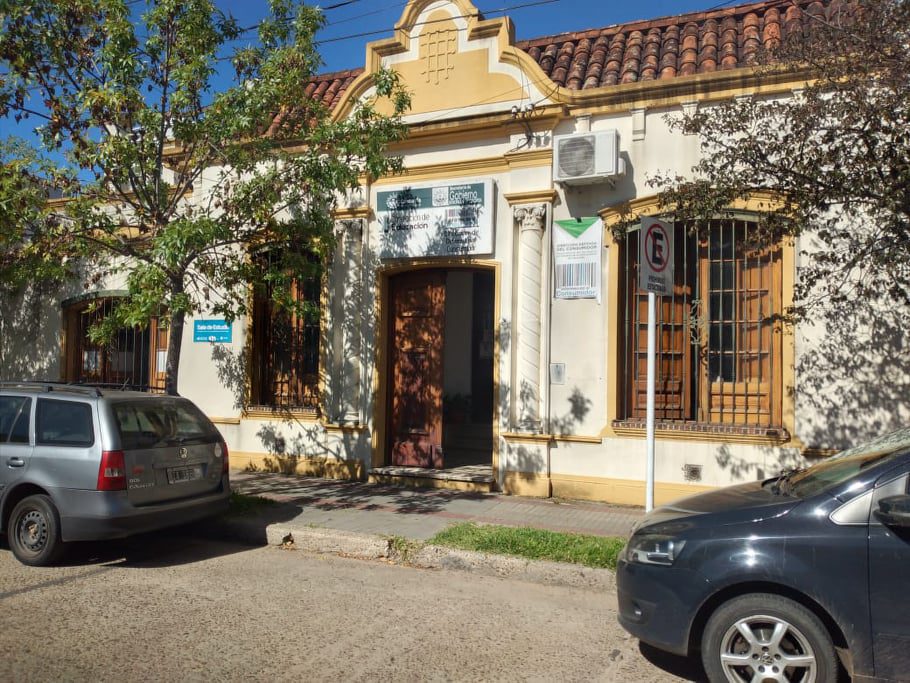 alt="sede de la Dirección de Educación de la Municipalidad de Concordia donde se reciben los trabajos para el concurso de poesía en honor a Jorge Luis Borges"