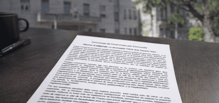 alt="Documento con críticas a la disolución del INVyTAM en la ciudad de Concordia"
