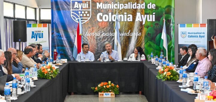 alt="El Gobernador Frigerio habla en la reunión de gabinete conjunto en Colonia Ayuí en el marco de la caída de recursos en Entre Ríos"