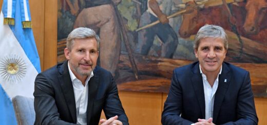 alt="Foto del encuentro oficial para el acuerdo Frigerio y Caputo en el Ministerio de Economía"