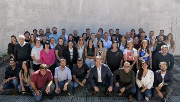 alt="Integrantes de la Liga de Concejales Justicialistas reunidos en Concordia"