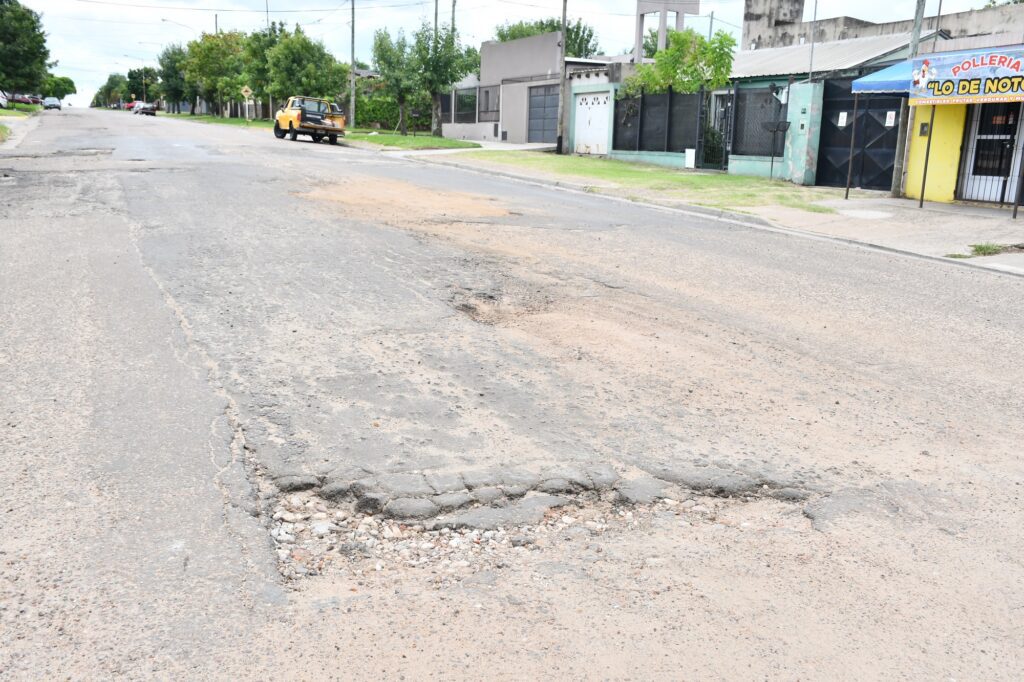 alt="baches en calle Ricardo Rojas de Concordia"
