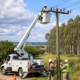 alt="Cuadrilla de mantenimiento eléctrico trabajando para el corte de luz en Concordia"