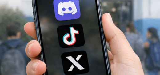 alt="Teléfono celular con redes sociales frente a una escuela secundaria, representando la amenaza de la True Crime Community en Argentina"