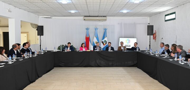 alt="El gobernador Frigerio preside reunión con intendentes de Juntos por Entre Ríos sobre caída de recursos en Entre Ríos, Ramírez, abril 2026"