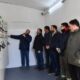 alt="Integrantes del gabinete municipal inspeccionando la sala de control de la defensa sur de Concordia restaurada"