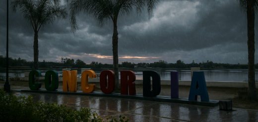 alt="Vista de la costanera de Concordia bajo un cielo oscuro por la alerta por tormentas en Entre Ríos"