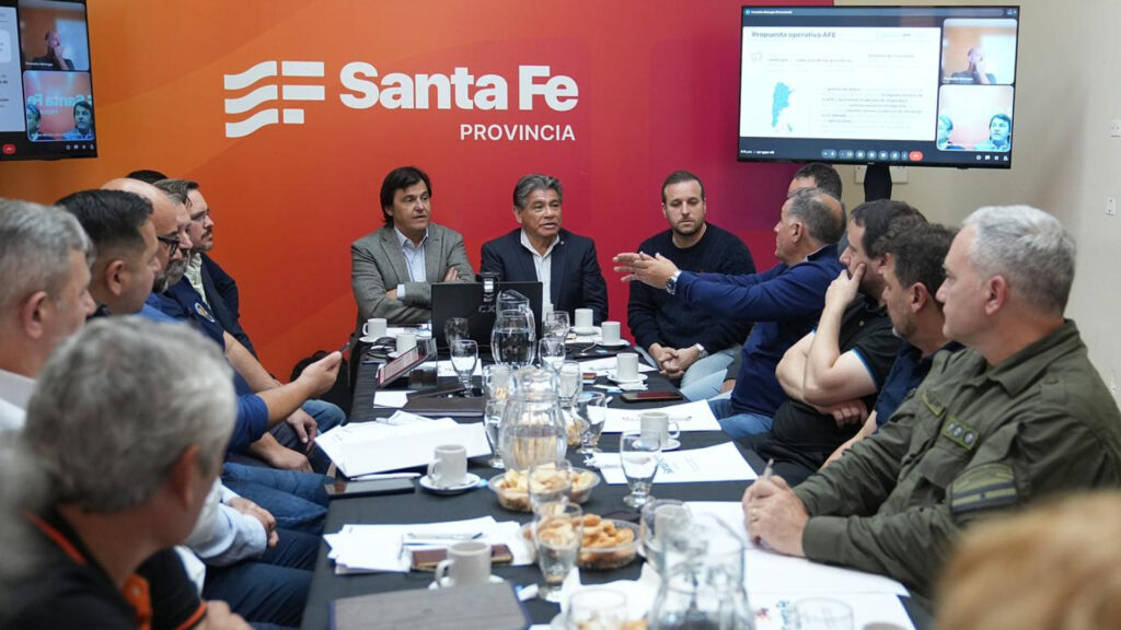 alt="Reunión en preparación por el El Niño realizada en Santa Fe, de la que participaron el Ministerio de Defensa y AFE, además de Entre Ríos"