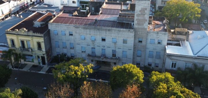 alt="Edificio de la Municipalidad de Concordia donde se desempeña el gabinete municipal de Concordia"