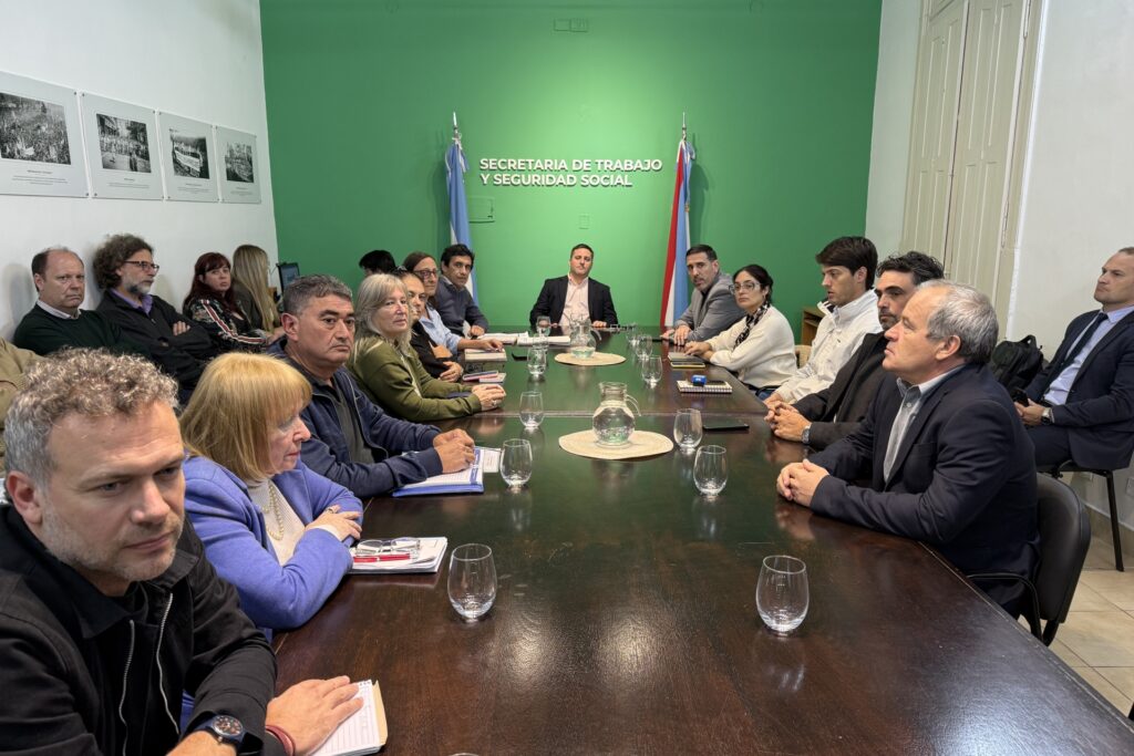 alt="Mesa paritaria docente entre el gobierno de Entre Ríos y gremios en el contexto del paro docente en Entre Ríos por salario y reforma previsional"