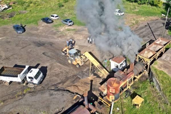 alt="Vista de la planta asfáltica de Concordia antes del incendio que la dejó fuera de servicio en agosto de 2025"