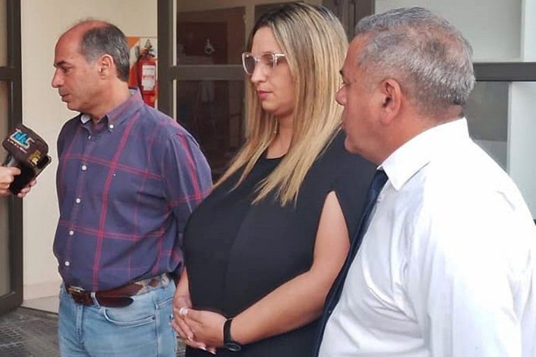 alt="Murúa junto al diputado López y al exdirector de Educación, Julio Barrios"