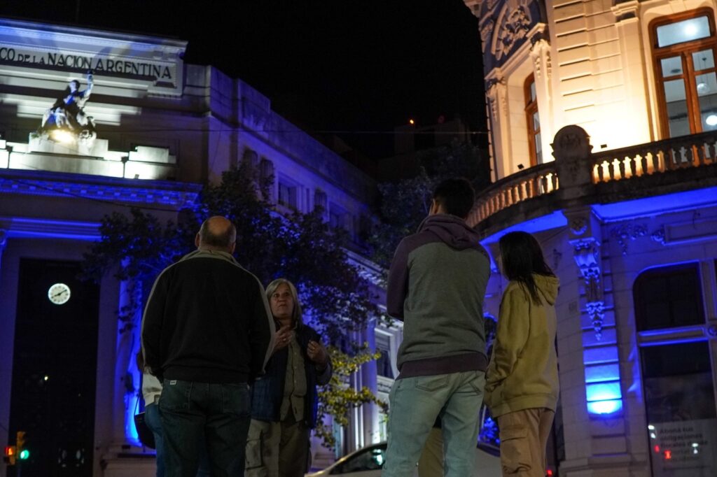 alt="Recorrido nocturno con linternas en el Castillo San Carlos, nueva oferta de turismo en Concordia"