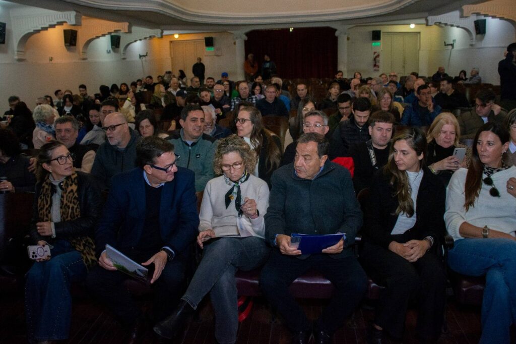 alt="X Congreso Ovni Internacional Victoria Entre Ríos, antecedente del Registro de Fenómenos Anómalos de Entre Ríos"