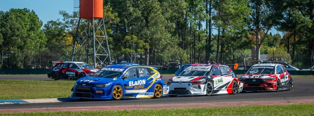 alt="Carrera de TC2000 en Concordia, uno de los atractivos del turismo en Entre Ríos por el Día del Trabajador. Foto:TC2000"