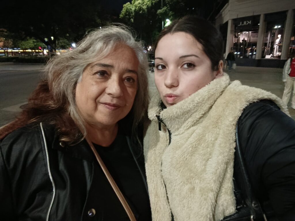 alt="Lina Bosch y su hija Abril Bosch, cuyo nombramiento presuntamente irregular encendió las alarmas sobre irregularidades en el CGE Entre Ríos"