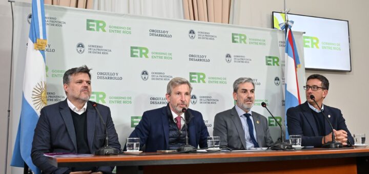 alt="Autoridades de Entre Ríos en conferencia de prensa anunciando un plan de alivio fiscal para comercios de Entre Ríos"