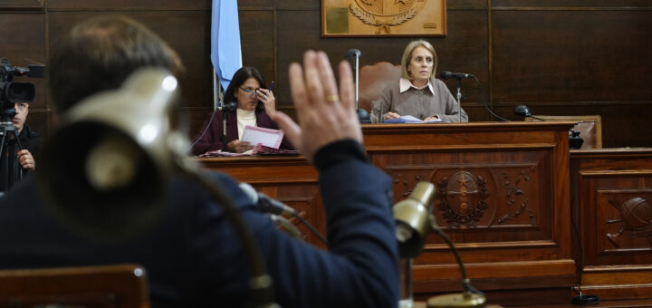 alt="Sesión legislativa en el Concejo Deliberante debatiendo sobre la Costanera Nebel de Concordia"