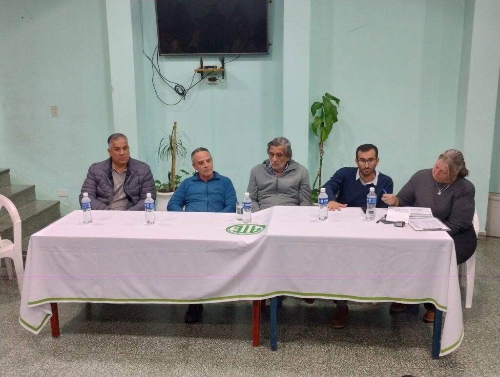 alt="Mesa de conducción gremial de ATE Concordia detallando el reintegro de los descuentos a municipales de Concordia"