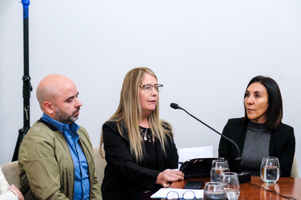 alt="Gremios docentes en el debate de la reforma previsional Entre Ríos en el Senado: representantes de SADOP exponen ante los senadores, 10 de junio de 2026"