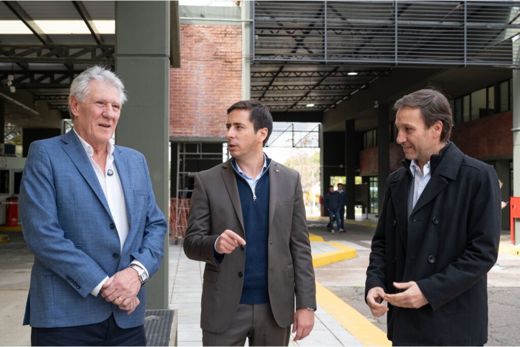 alt="Funcionarios entrerrianos recorren obras viales y de logística destinadas al desarrollo de Salto Grande"