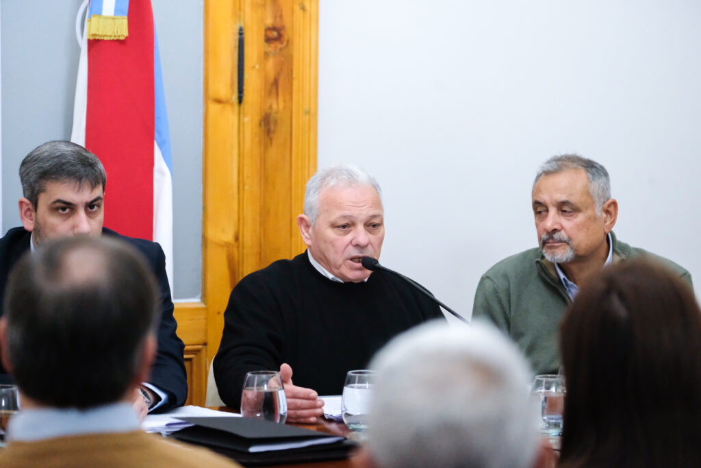 alt="Estatales exponen en el debate por la reforma previsional de Entre Ríos en el Senado, 11 de junio de 2026"