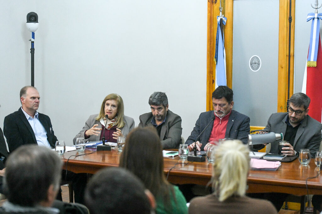 alt="Intendentes entrerrianos en el Senado, en el debate previo al informe actuarial sobre la reforma previsional"
