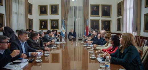 alt="Reunión de gabinete de Entre Ríos sobre la crisis de Granja Tres Arroyos planta La China"