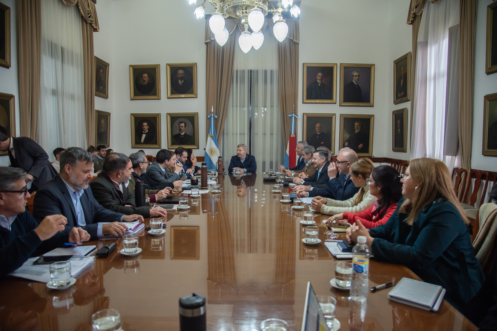 alt="Reunión de gabinete de Entre Ríos sobre la crisis de Granja Tres Arroyos planta La China"
