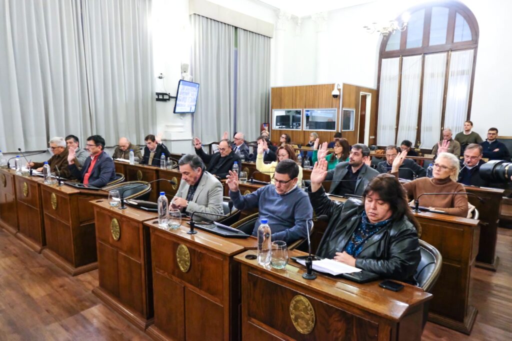alt="Sesión del Senado de Entre Ríos en el marco del informe actuarial sobre la reforma previsional"
